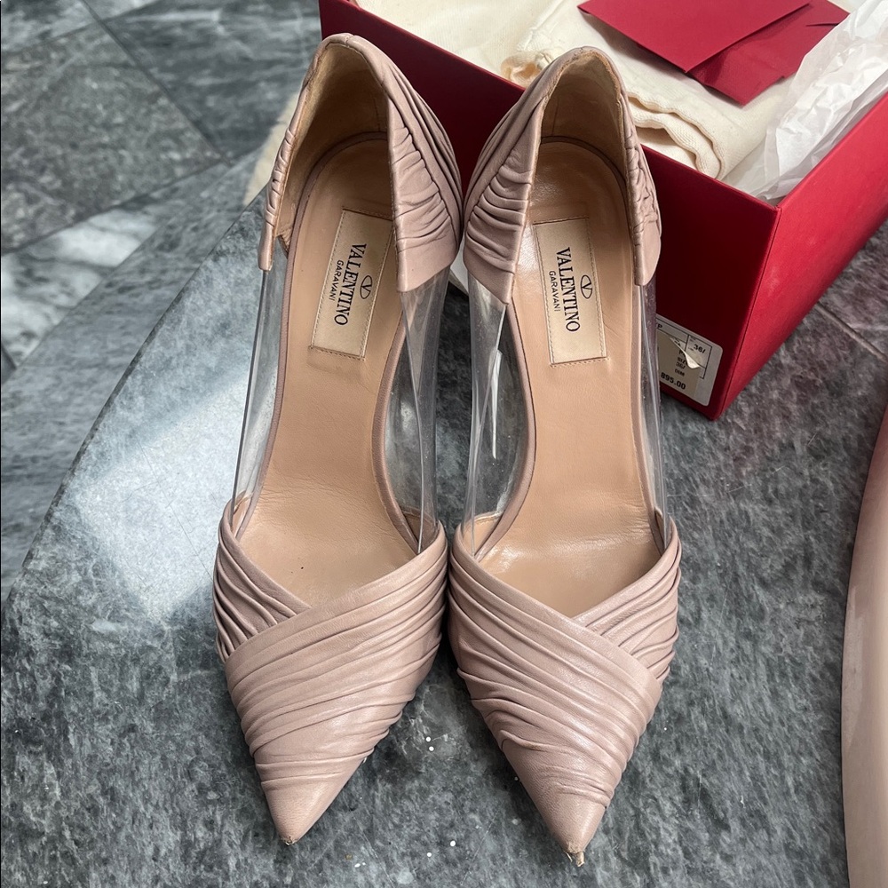 Valentino Blush Pointed Toe Pumps. Pre owned. Size 36.6 Original box/dust bag